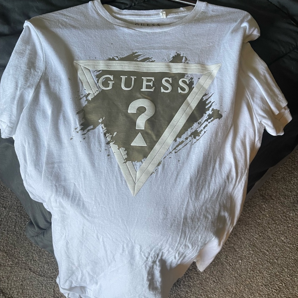 Guess white T-shirt